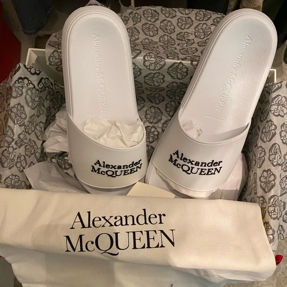 SOLD 💕New!! Alexander McQueen pool slides 💕 - Picture 7 of 8